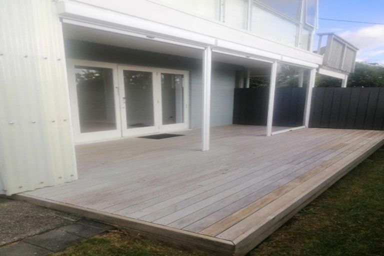 Photo of property in 1/613 Glenfield Road, Totara Vale, Auckland, 0629