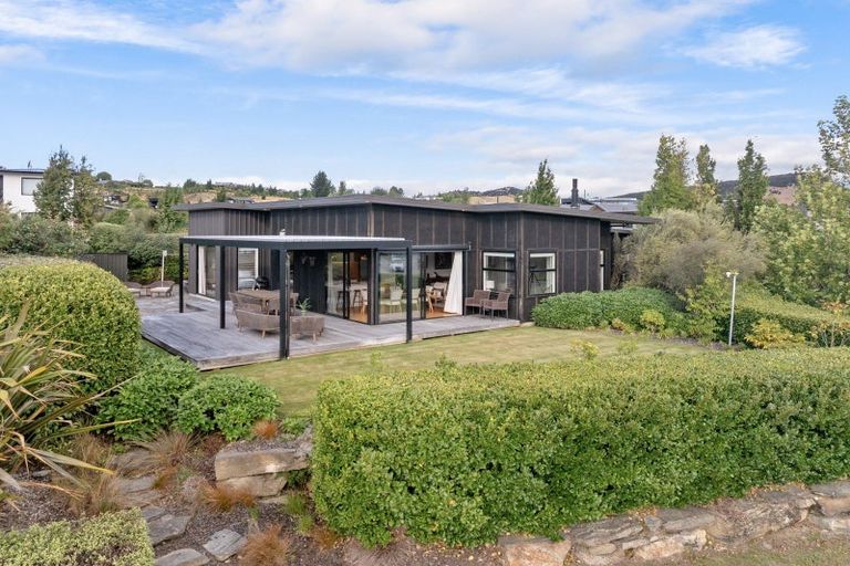 Photo of property in 1 Kirimoko Crescent, Wanaka, 9305