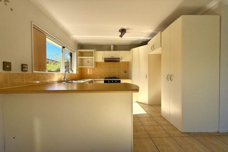 Photo of property in 17 Parkcrest Drive, Henderson, Auckland, 0612