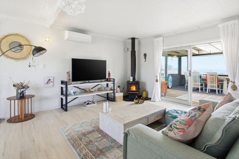 Photo of property in 21 Whenuariri Place, Maketu, Te Puke, 3189