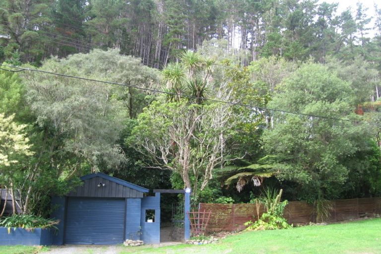Photo of property in 147 Pinehaven Road, Pinehaven, Upper Hutt, 5019