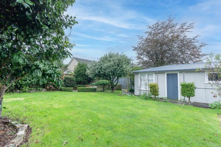 Photo of property in 27 Pembroke Street, Highbury, Palmerston North, 4412