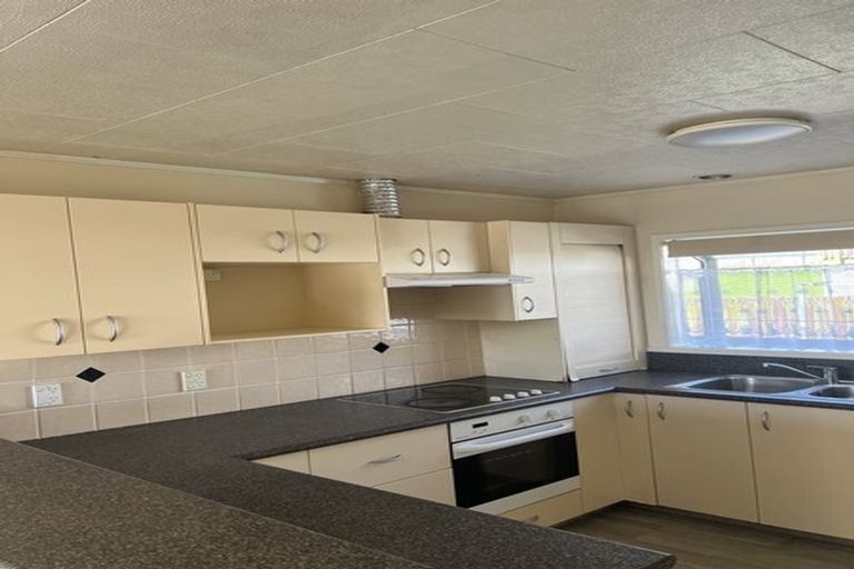 Photo of property in 7 Meadowood Drive, Unsworth Heights, Auckland, 0632