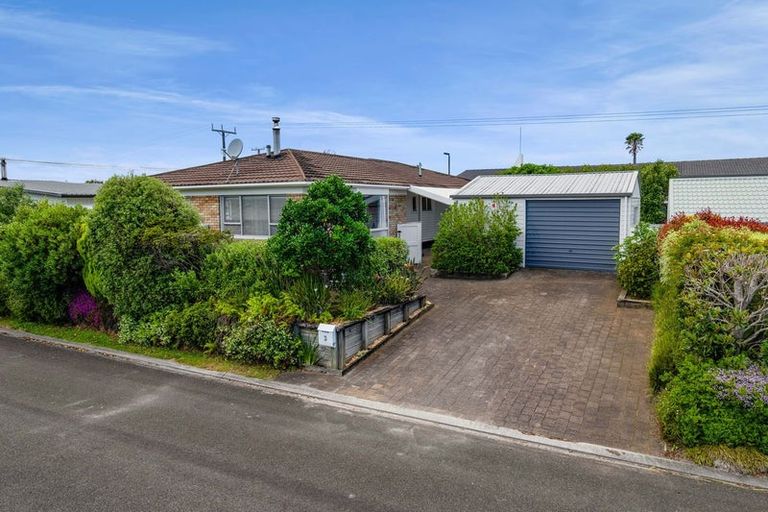 Photo of property in 3 Del Mar Place, Merrilands, New Plymouth, 4312
