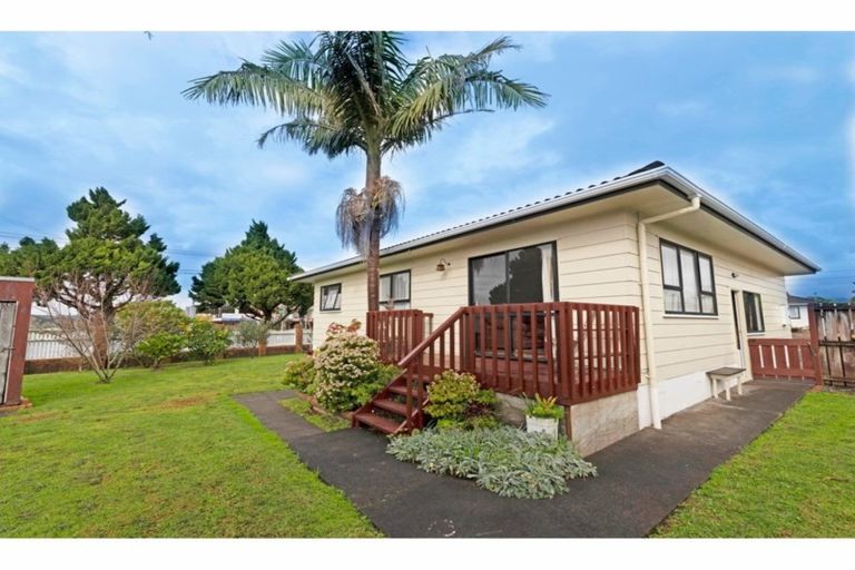 Photo of property in 2/1 Silverstone Place, Henderson, Auckland, 0612