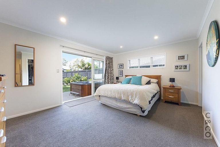 Photo of property in 8 Larmer Drive, Kumeu, 0810