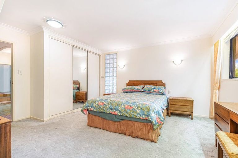 Photo of property in 5 Clearwater Cove, West Harbour, Auckland, 0618