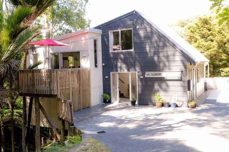 Photo of property in 41 Warner Park Avenue, Laingholm, Auckland, 0604