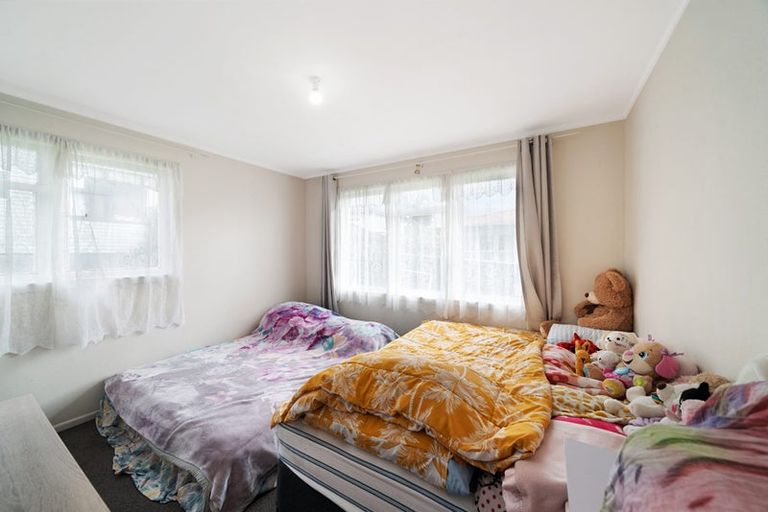 Photo of property in 2/7 Mcleod Road, Henderson, Auckland, 0612