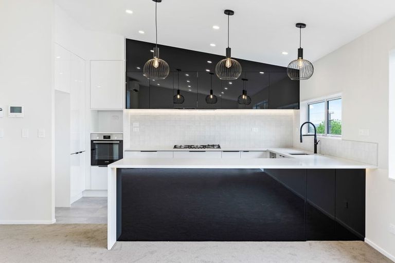 Photo of property in 4 Vipond Road, Stanmore Bay, Whangaparaoa, 0932