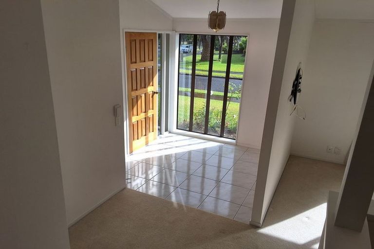 Photo of property in 53 Golfland Drive, Golflands, Auckland, 2013