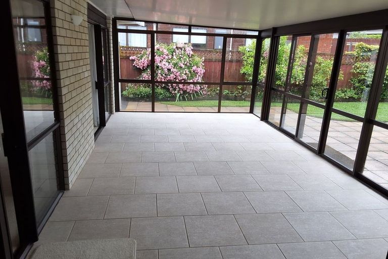 Photo of property in 53 Golfland Drive, Golflands, Auckland, 2013