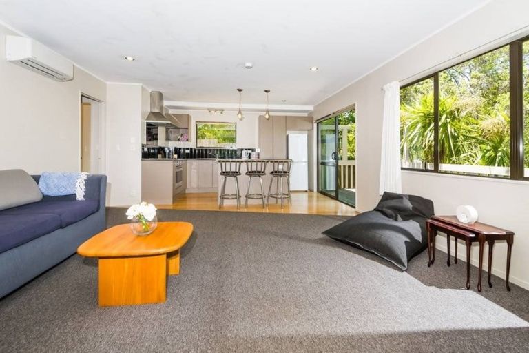 Photo of property in 1/42 Woodlands Crescent, Browns Bay, Auckland, 0630