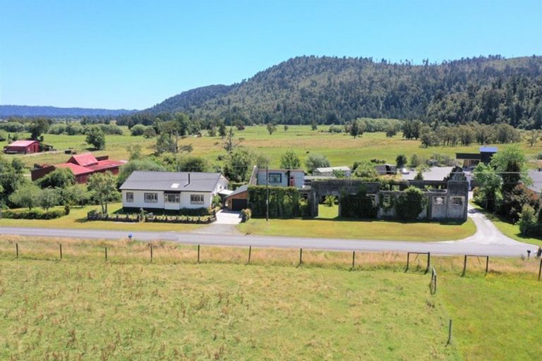 Photo of property in 327 Wanganui Flat Road, Harihari, 7884