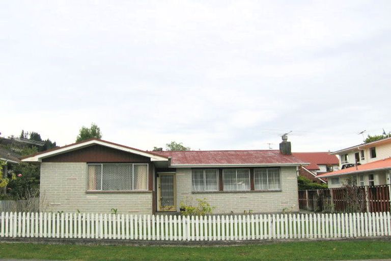 Photo of property in 2 Prestige Place, Maoribank, Upper Hutt, 5018