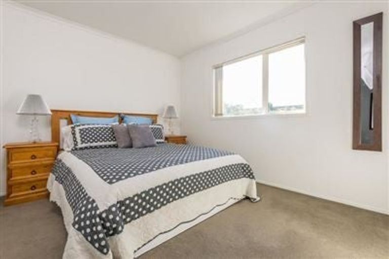 Photo of property in 32 Pukatea Avenue, Albany, Auckland, 0632