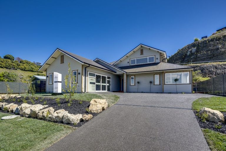 Photo of property in 71 Oak Road, Poraiti, Napier, 4112