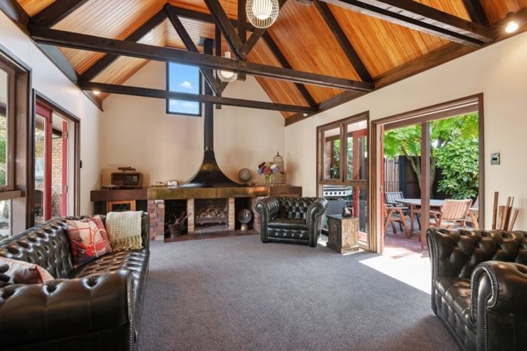 Photo of property in 16 Woodstock Place, Russley, Christchurch, 8042