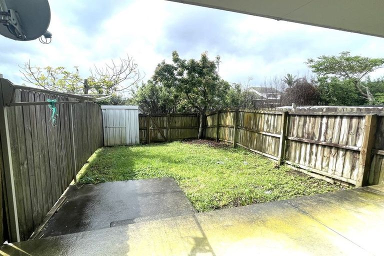 Photo of property in 6/242 Great North Road, Henderson, Auckland, 0612