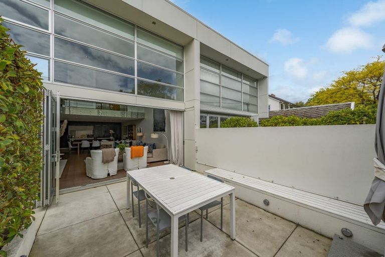 Photo of property in 12 Holly Road, St Albans, Christchurch, 8014