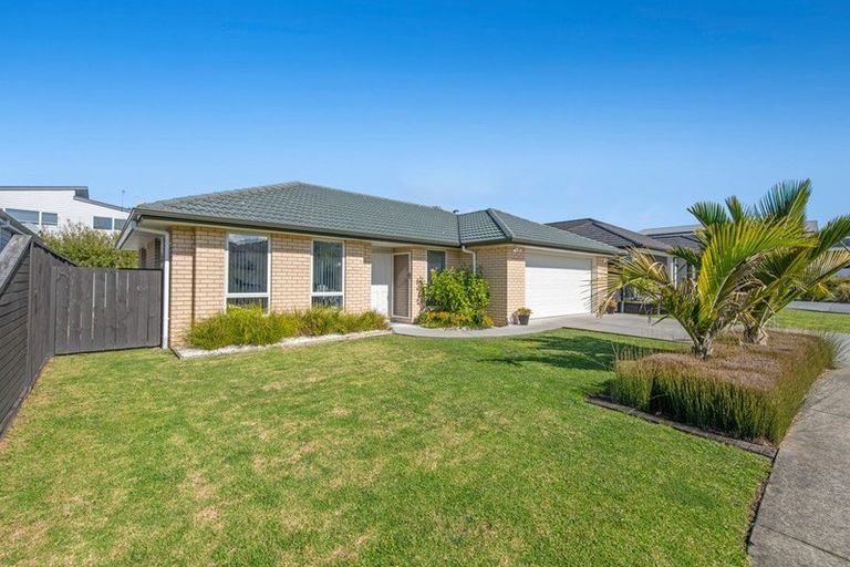 Photo of property in 17 Trevally Place, Snells Beach, 0920