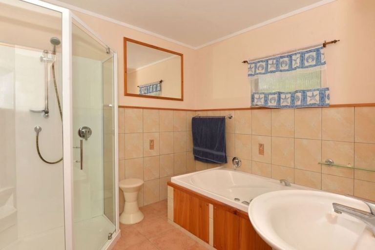 Photo of property in 92 Owhiwa Road, Parua Bay, Onerahi, 0192