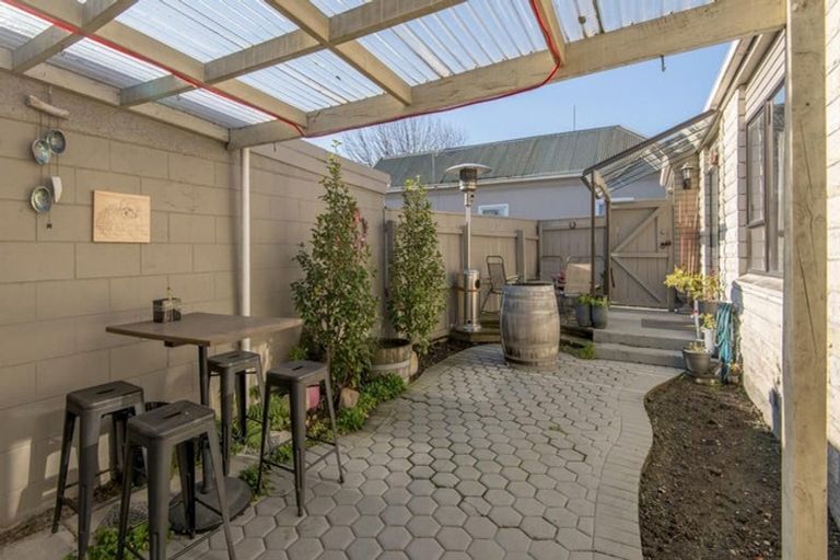 Photo of property in 2/92 North Avon Road, Richmond, Christchurch, 8013