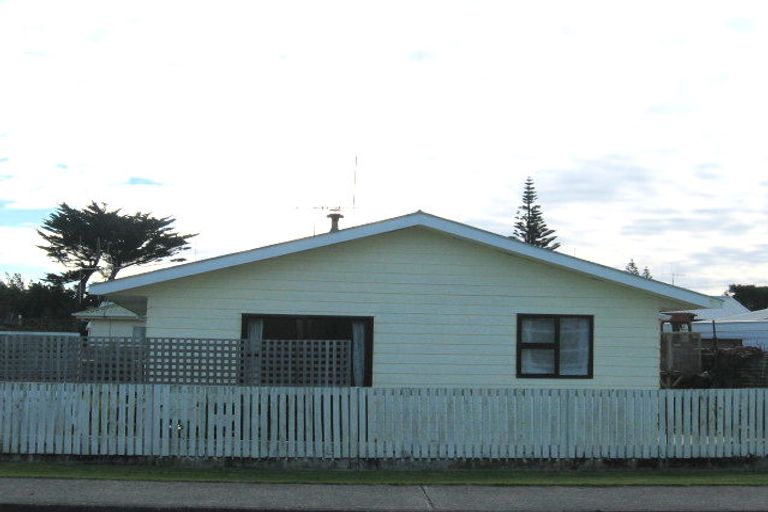 Photo of property in 11 Health Camp Road, Otaki Beach, Otaki, 5512