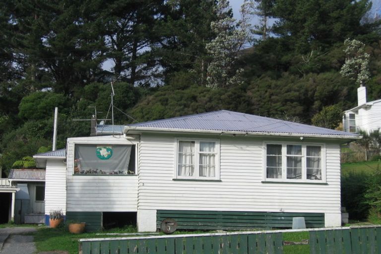 Photo of property in 4 Thomson Grove, Stokes Valley, Lower Hutt, 5019