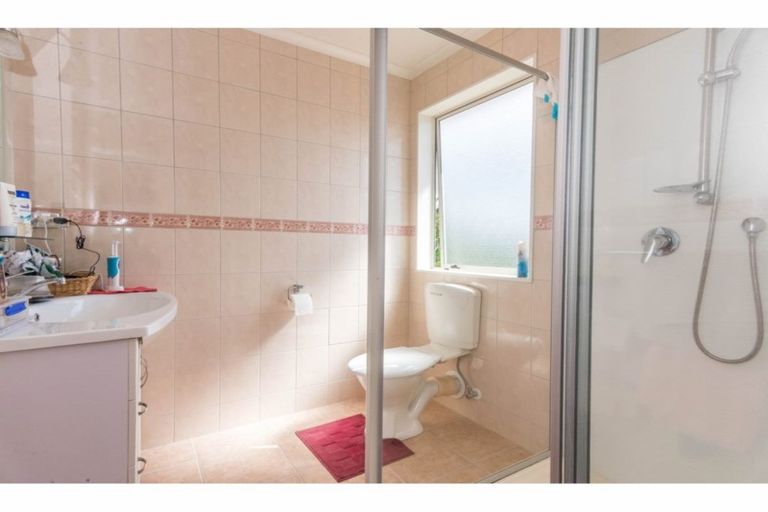 Photo of property in 2a Wattle Street, New Lynn, Auckland, 0600