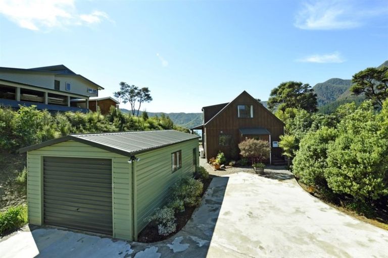 Photo of property in 5 Kaimiko Place, Okiwi Bay, 7193