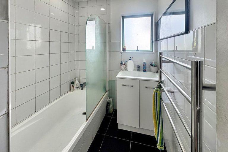 Photo of property in 3/3214 Great North Road, New Lynn, Auckland, 0600