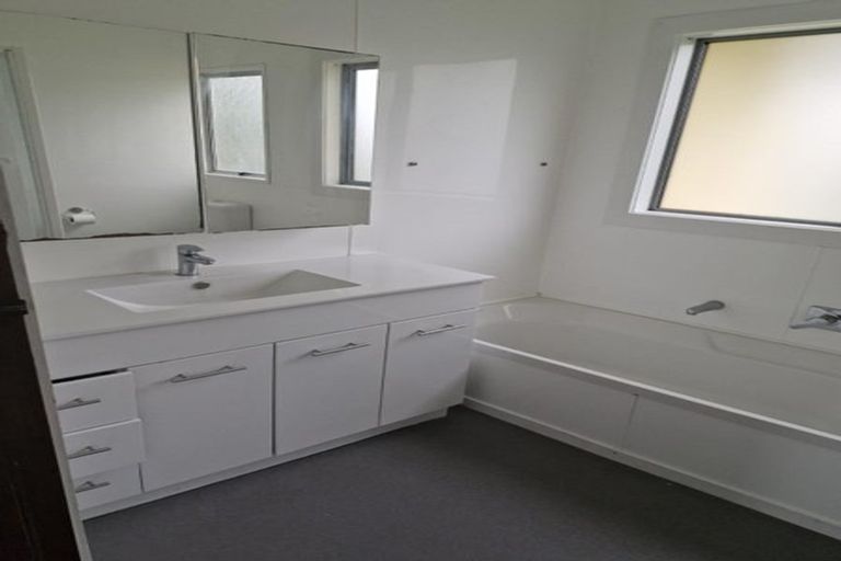 Photo of property in 60 Kaitemako Road, Welcome Bay, Tauranga, 3112