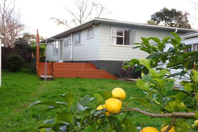 Photo of property in 6 Allington Road, Massey, Auckland, 0614