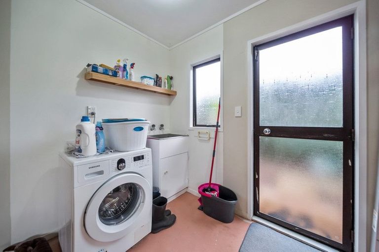 Photo of property in 31 Tiverton Crescent, Whalers Gate, New Plymouth, 4310