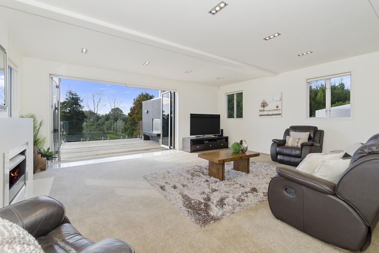 Property details for 15 Old Coach Way, Ramarama, Drury, 2579