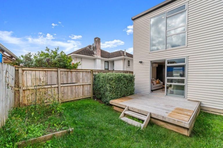 Photo of property in 8a Totara Road, Manurewa, Auckland, 2102