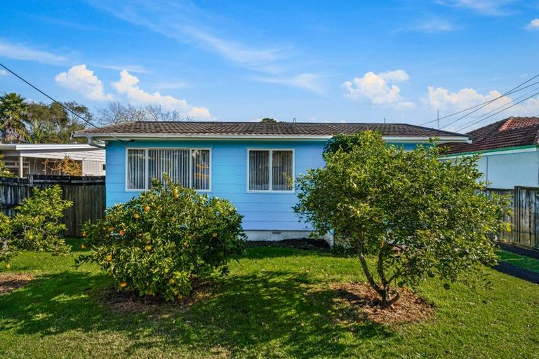 Photo of property in 1/12 Cresta Avenue, Beach Haven, Auckland, 0626