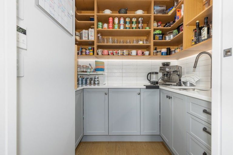 Photo of property in 14 Rotorua Grove, Aotea, Porirua, 5024