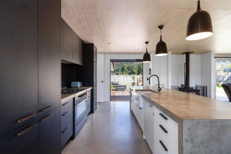 Photo of property in 2 Little Maude Drive, Lake Hawea, Wanaka, 9382