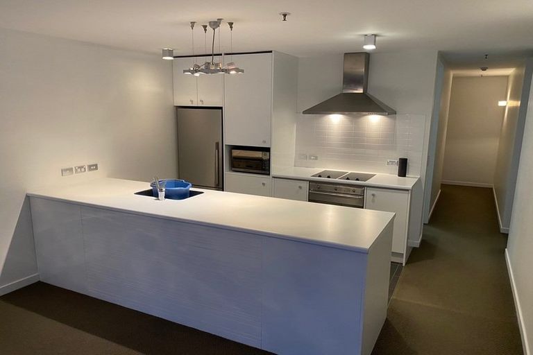 Photo of property in Montreaux Apartments, 8h/164 The Terrace, Wellington Central, Wellington, 6011