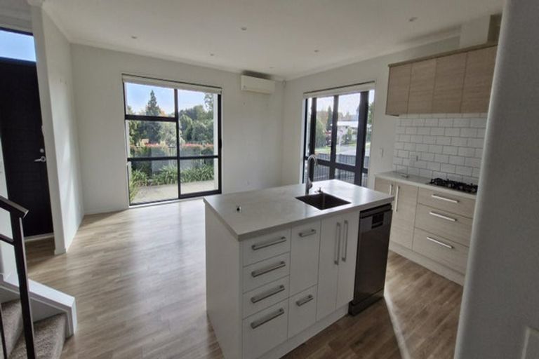 Photo of property in 51 Eugenia Rise, Totara Heights, Auckland, 2105