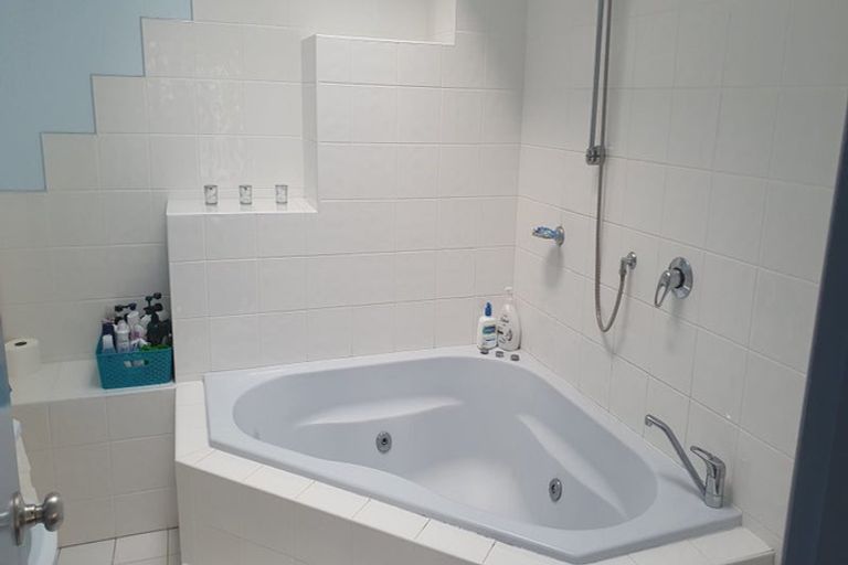 Photo of property in 18 Rewa Place, Russell, 0202