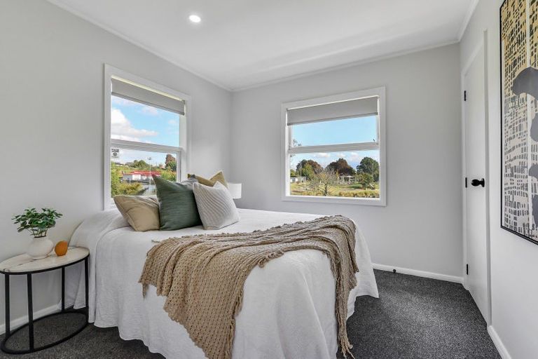 Photo of property in 1 Kingsway Crescent, Forest Lake, Hamilton, 3200