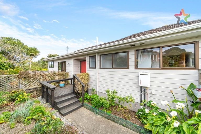 Photo of property in 42 Matuhi Street, Tirohanga, Lower Hutt, 5010