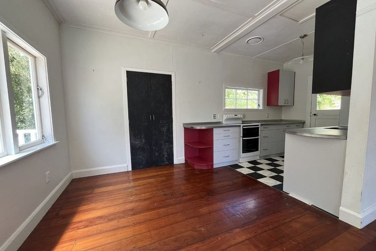 Photo of property in 10 Connaught Terrace, Brooklyn, Wellington, 6021