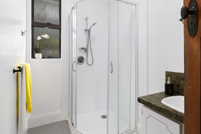 Photo of property in 123 Melbourne Road, Island Bay, Wellington, 6023