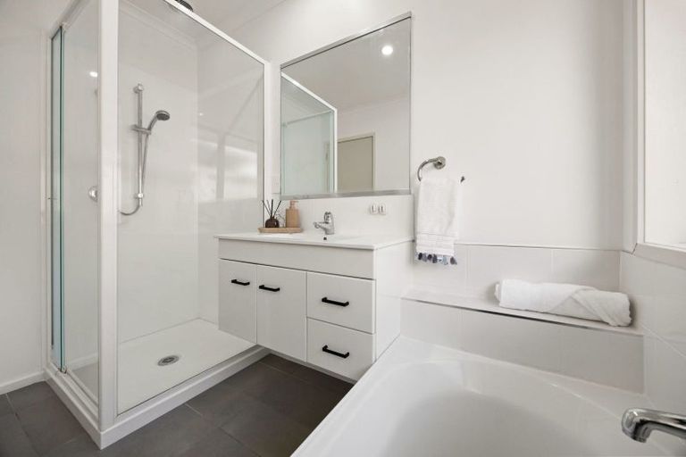 Photo of property in 48 Edgeview Crescent, Fitzroy, Hamilton, 3206