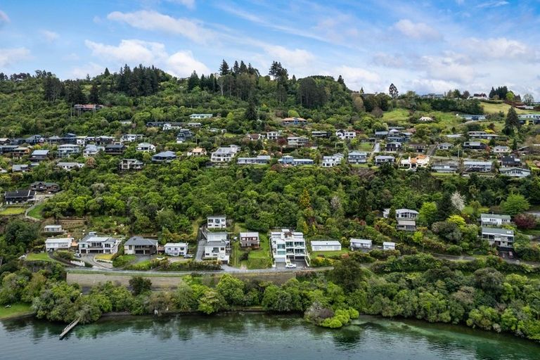 Photo of property in 60 Wakeman Road, Acacia Bay, Taupo, 3330