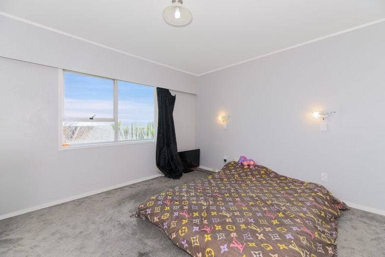 Photo of property in 2 April Place, Red Hill, Papakura, 2110